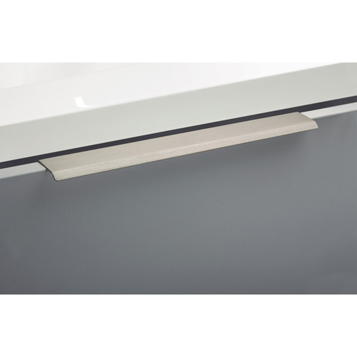 CURVE PROFILE HANDLE 128HC ALU/SSE by HAFELE UK LTD