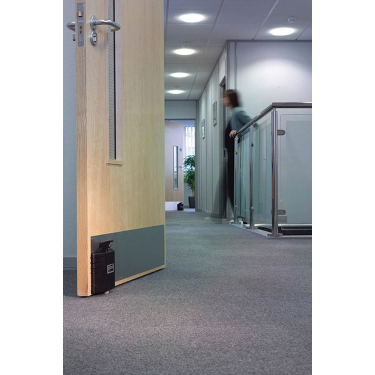 DORGARD FIRE DOOR RETAINER BLK