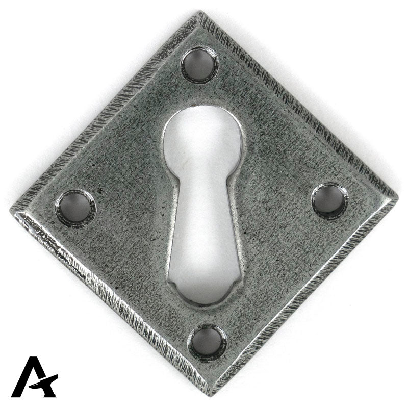 ESCUTCHEON DIAMOND 41x41x2.5 PEW