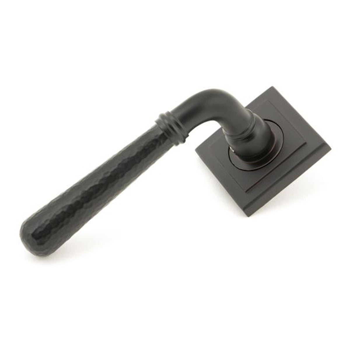 HAMMERED NEWBURY LEVER HANDLE+ROSE SPRUNG SQUARE 53x126x64 AGBZ