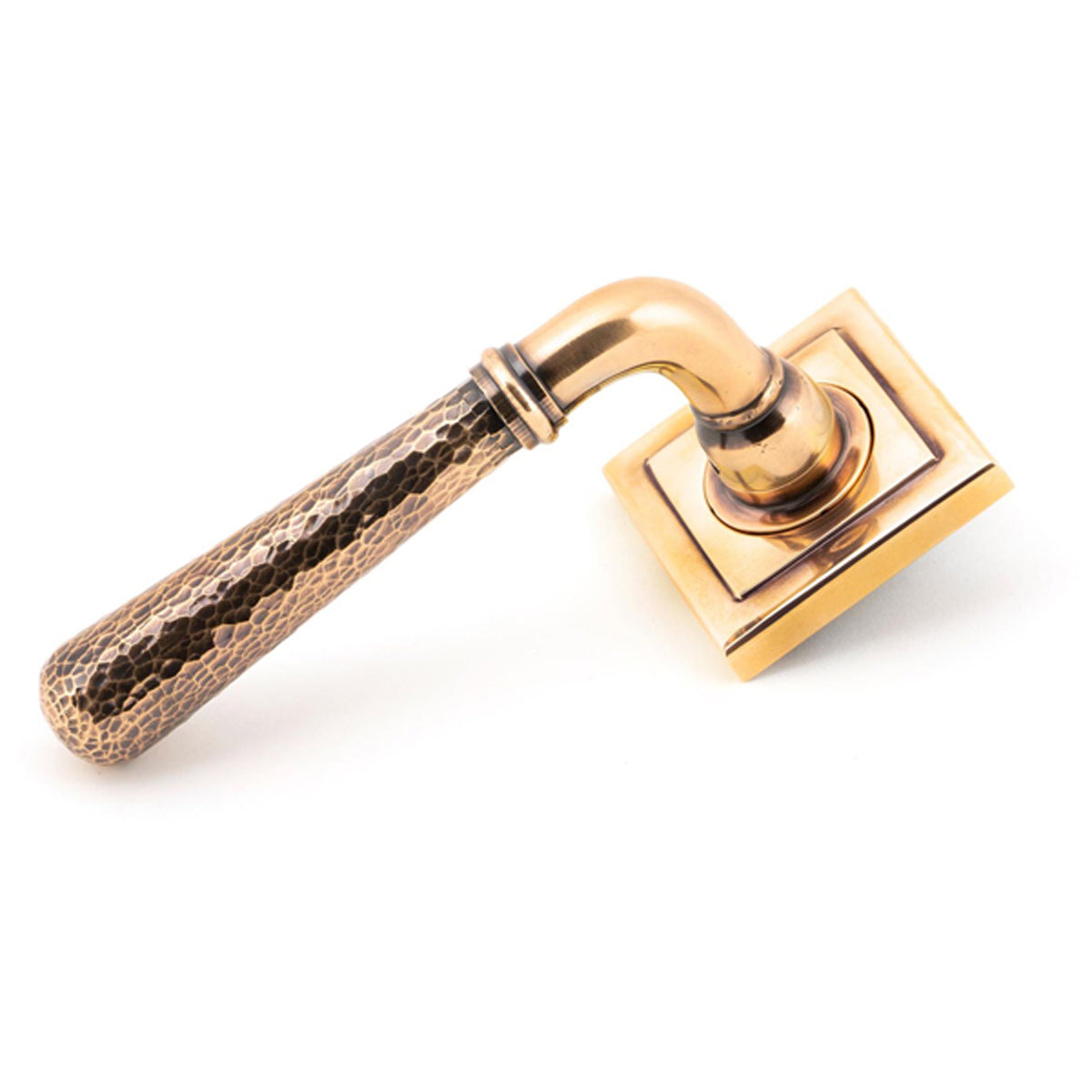 HAMMERED NEWBURY LEVER HANDLE+ROSE SPRUNG SQUARE 53x126x64 PBZ