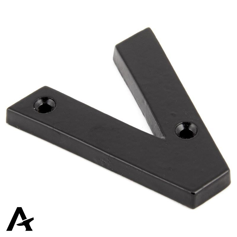 LETTER V 78x68x8 BLK