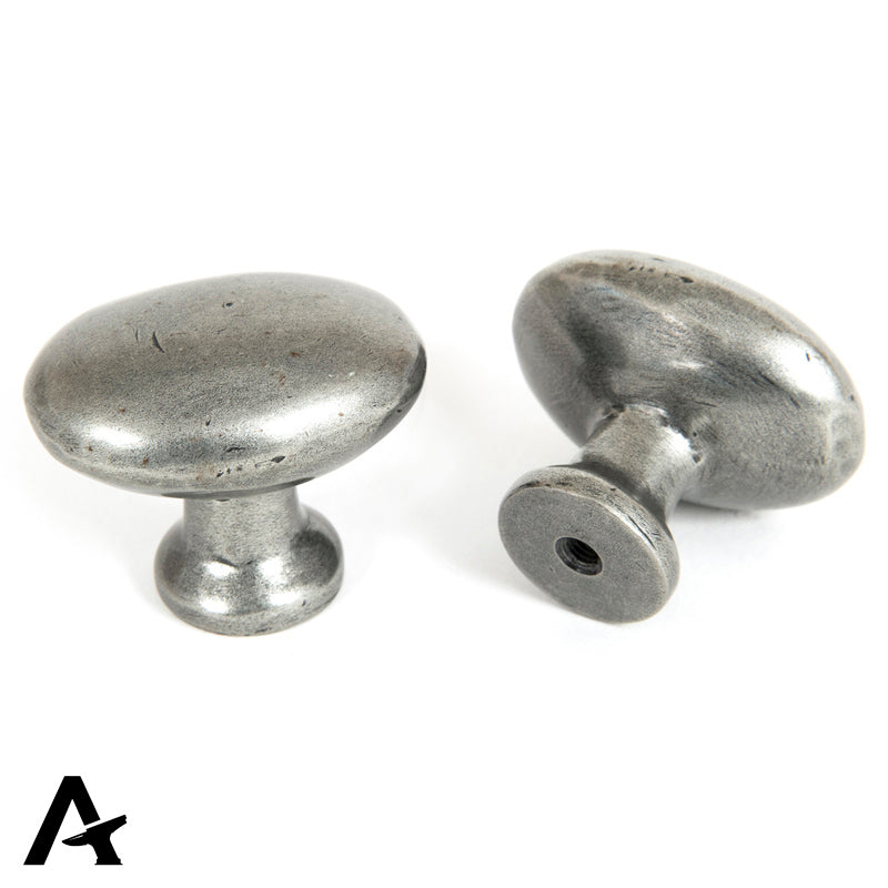 BLACKSMITH OVAL CABINET KNOB 38x29x33x18 PEW