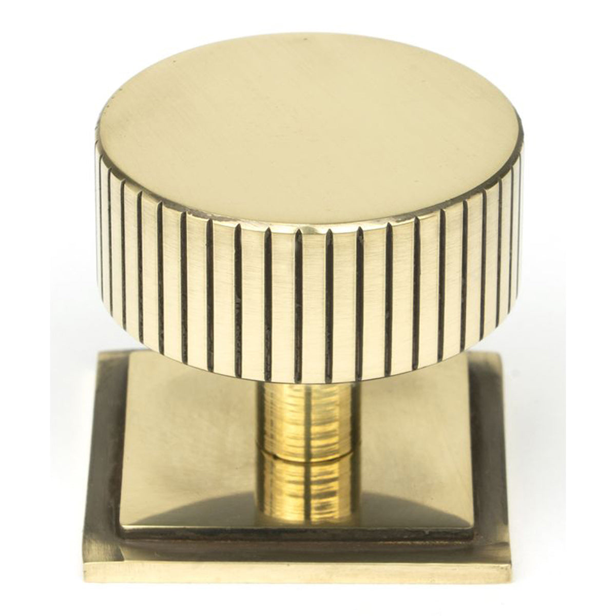 JUDD CABINET KNOB SQUARE 38x32 AGBR