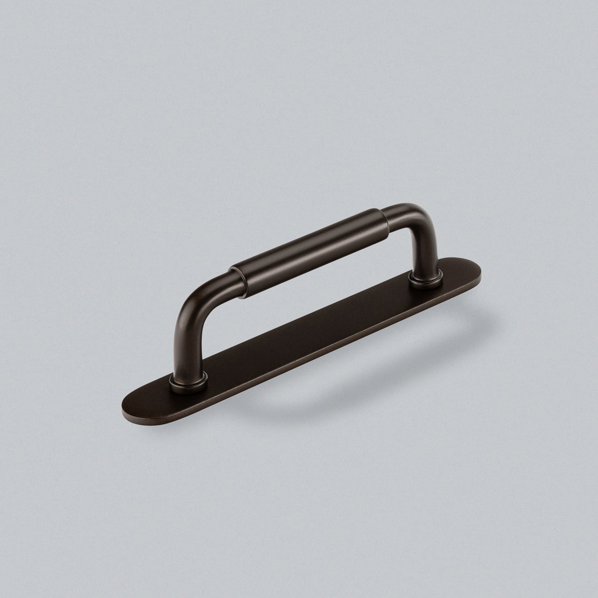 H&H OKUS PULL HANDLE & BACKPLATE 096HC 141x22x39 BRZ - GOKP096BRZ by FORMED