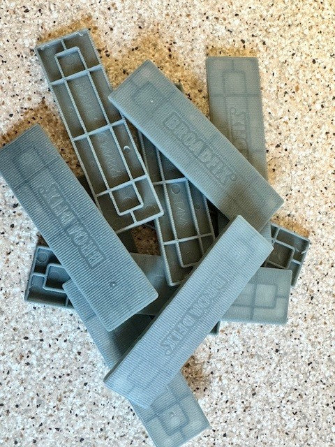 FLAT PACKERS 100x28x4 GREY x1000 by MARCHES GLOBAL LTD