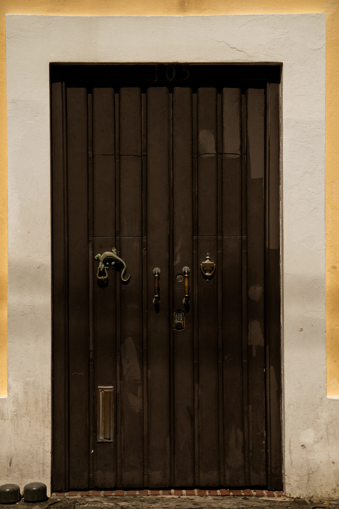 Elegant Pull Handles with Distinctive Finishes for Interiors