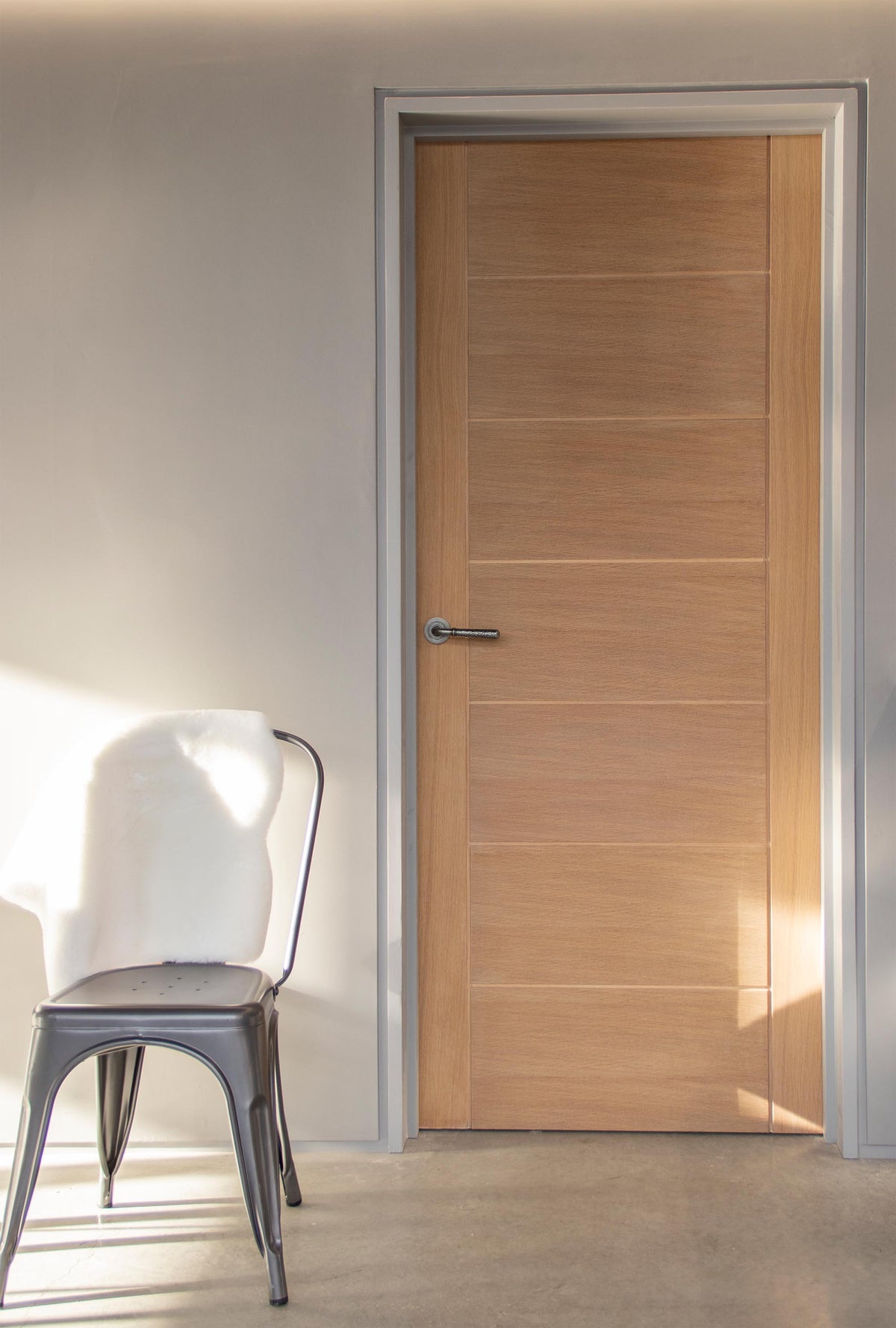 HAMMERED NEWBURY LEVER HANDLE+ROSE SPRUNG PLAIN 53x126x64 PEW - 45655 by MARCHES (ANVIL) ARCHITECTURAL HARDWARE