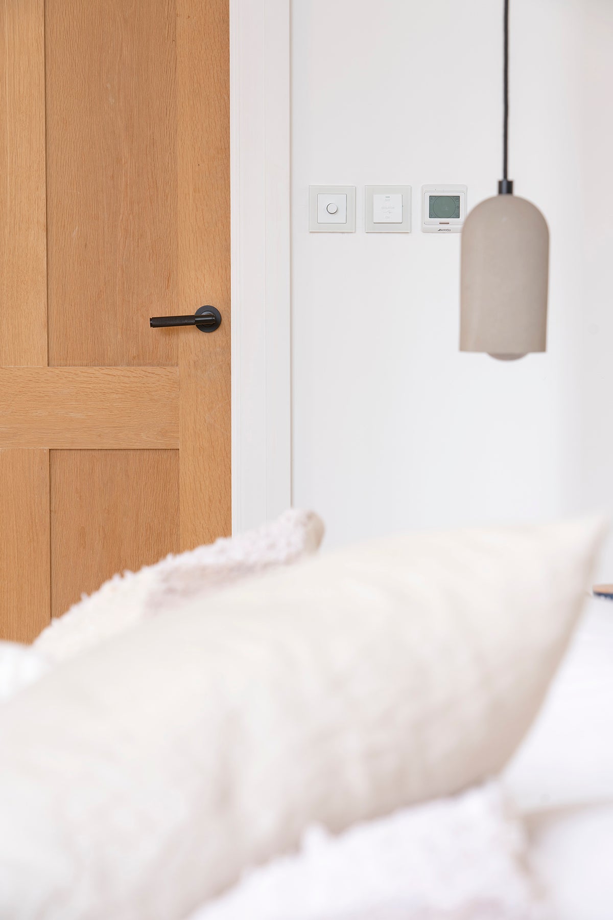 BROMPTON LEVER HANDLE+ROSE SPRUNG PLAIN 53x125x70 BLK - 45671 by MARCHES (ANVIL) ARCHITECTURAL HARDWARE