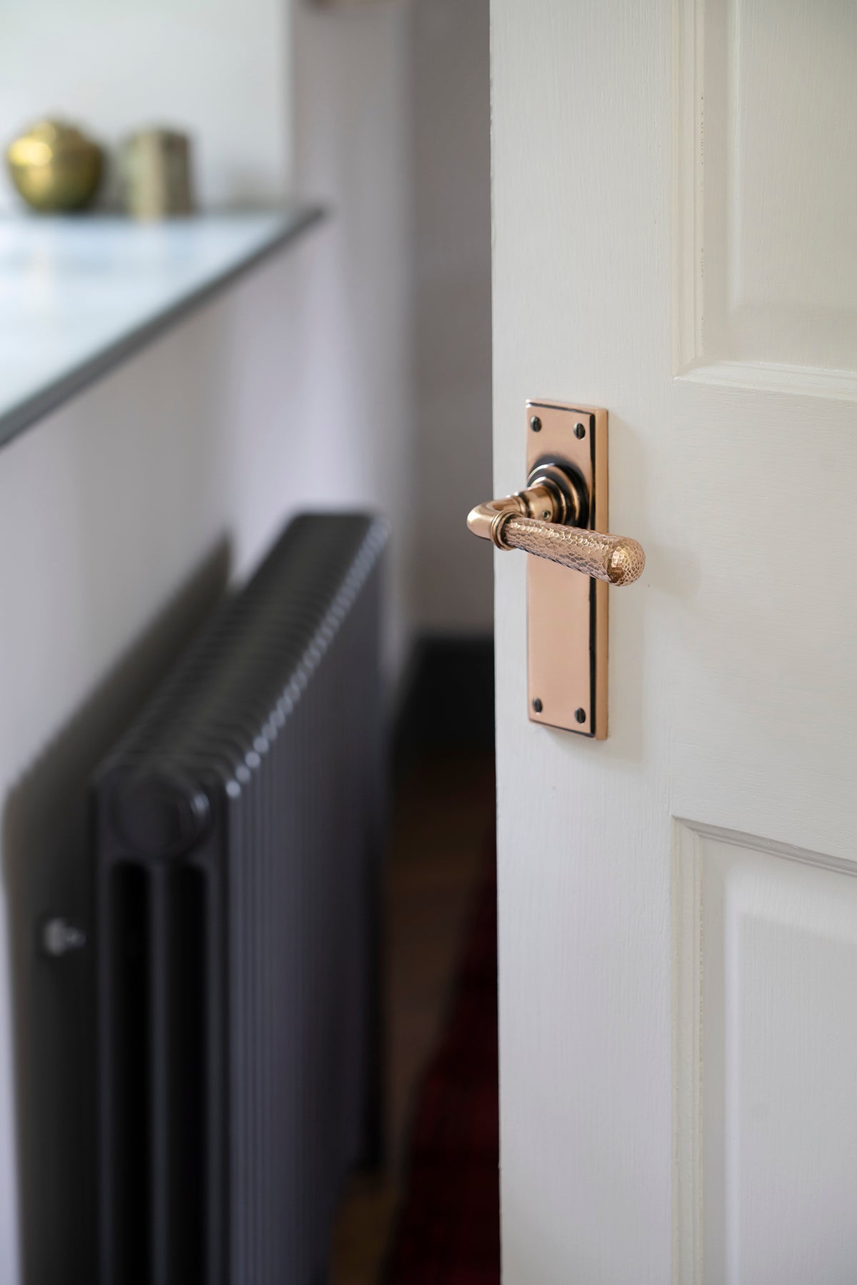 HAMMERED NEWBURY LEVER HANDLE LATCH 124x152x70 PBZ - 46226 by MARCHES (ANVIL) ARCHITECTURAL HARDWARE