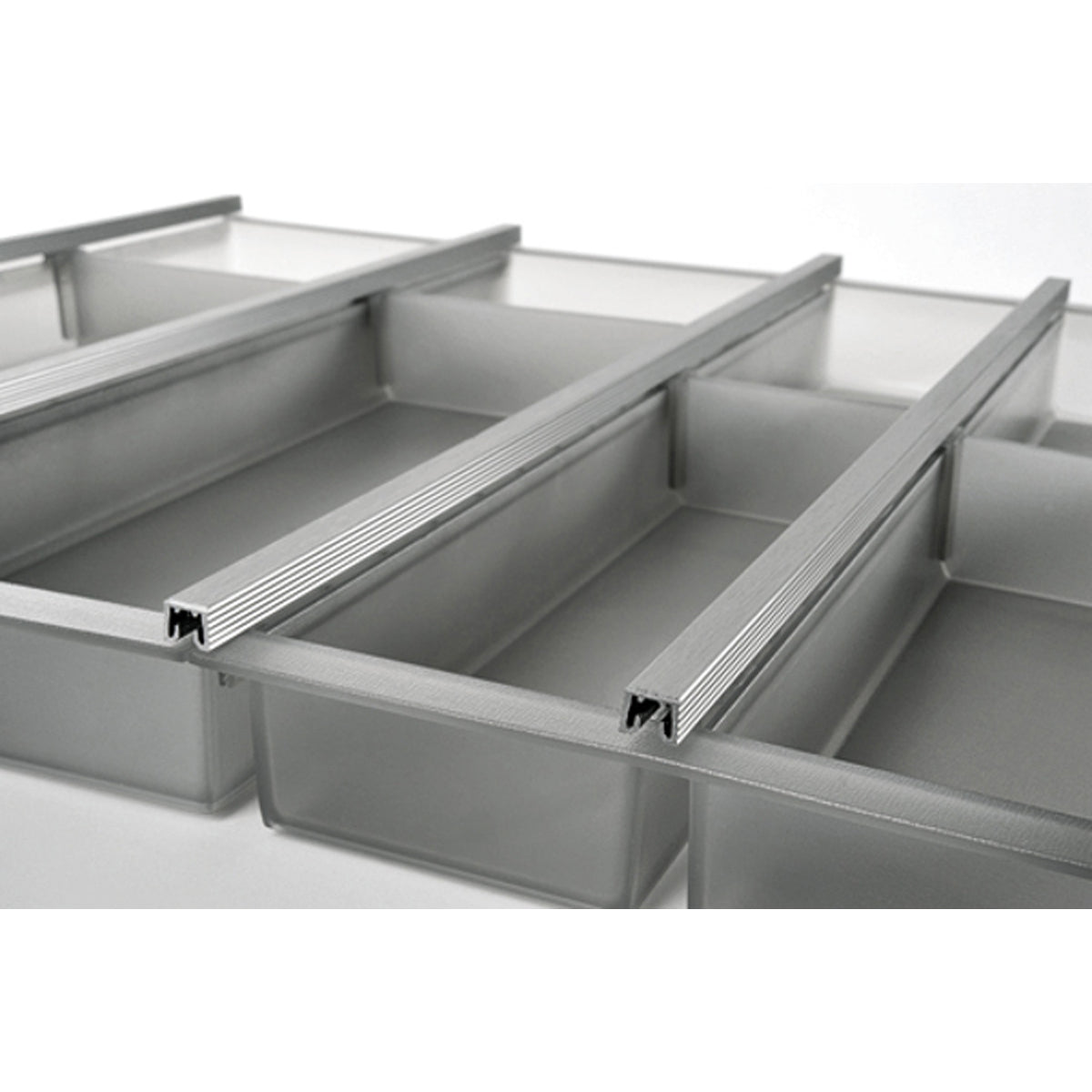 DISCONTINUED CUISIO CUTLERY 0400 319x473 GPH by HAFELE UK LTD