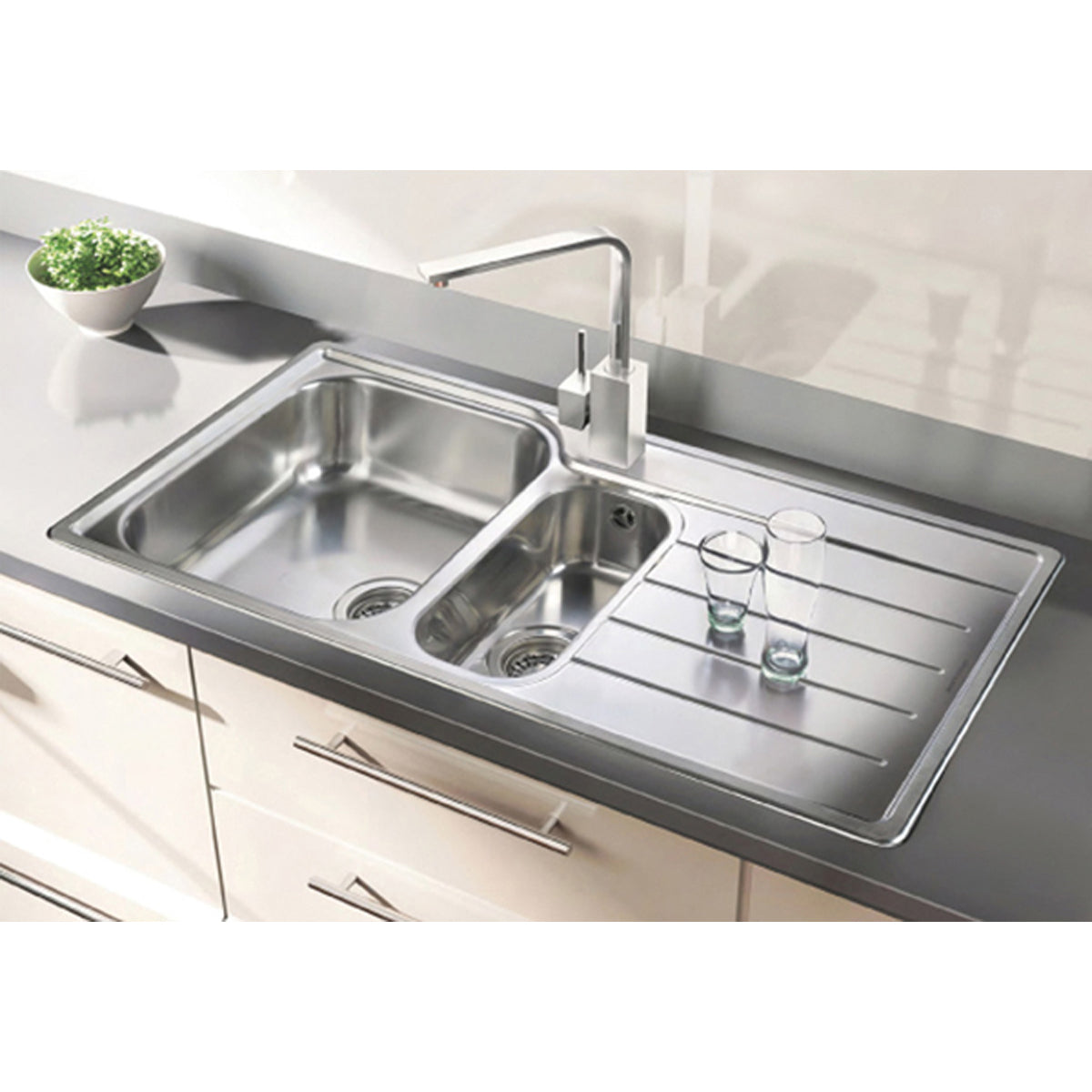 RMASTER OAKLAND SINK 985x508 RH