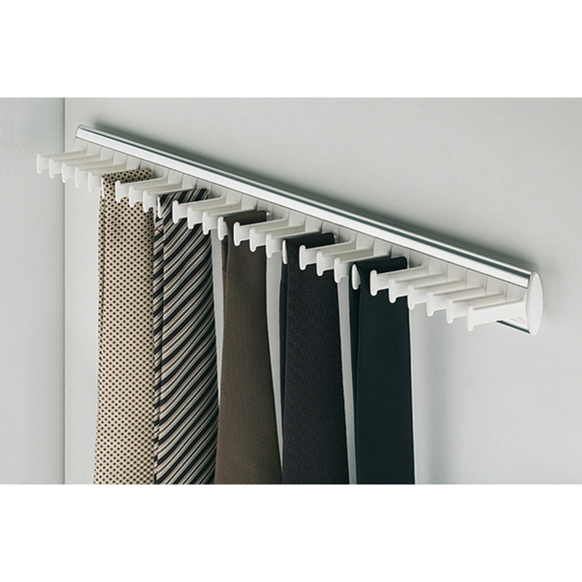 TIE RACK FOR28 47x432x48 BLK