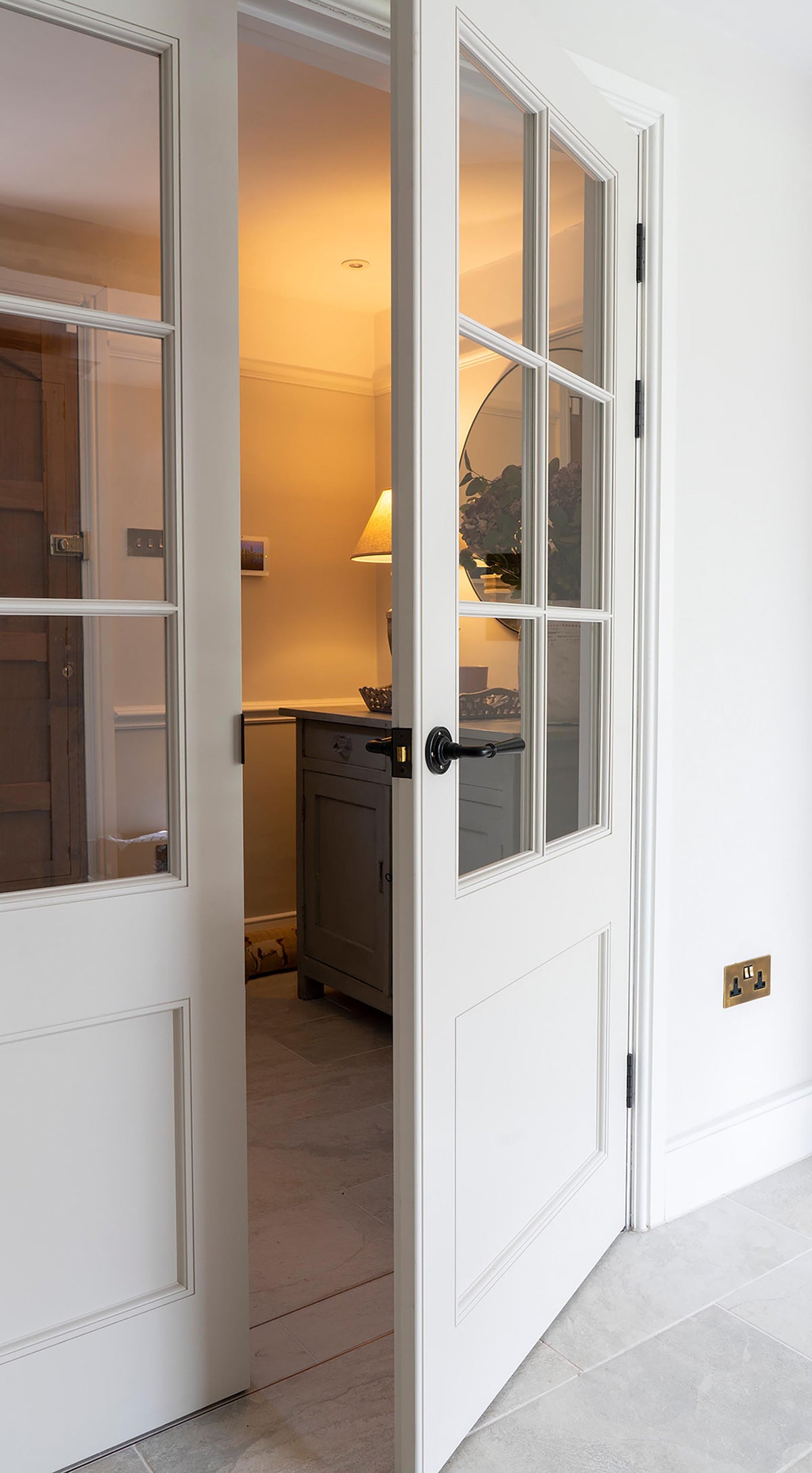 NEWBURY LEVER HANDLE+ROSE SPRUNG 124x60x64 AGBZ - 91439 by MARCHES (ANVIL) ARCHITECTURAL HARDWARE