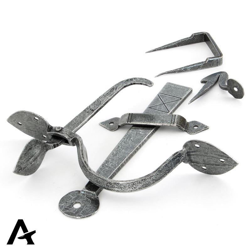 GOTHIC THUMBLATCH STD 205x45 PEW