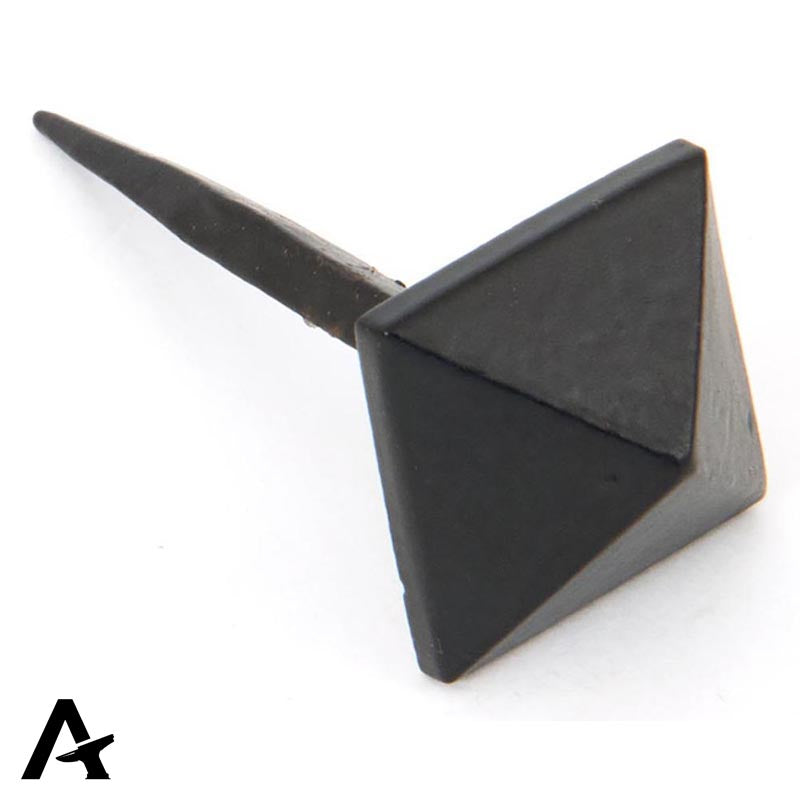 PYRAMID DOOR STUD 15x15x30 BLK
