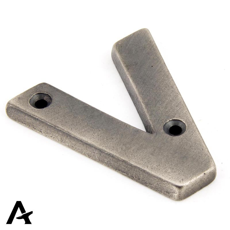 LETTER V 78x68x8 APW
