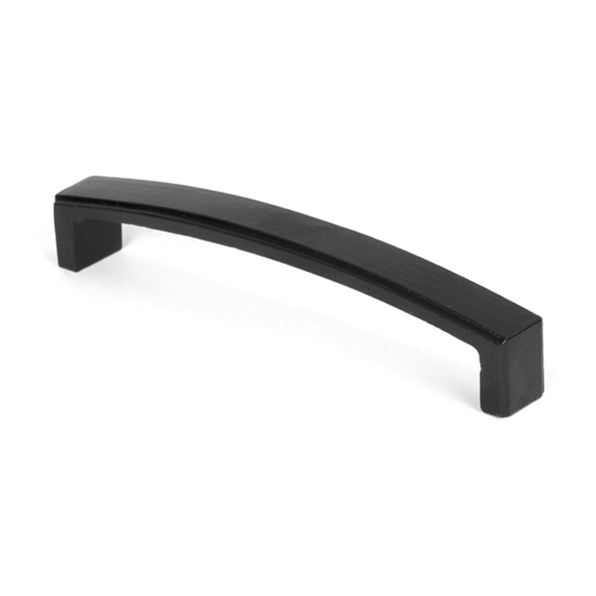 RIBBED PULL HANDLE 128HC 136x18x27 BLK