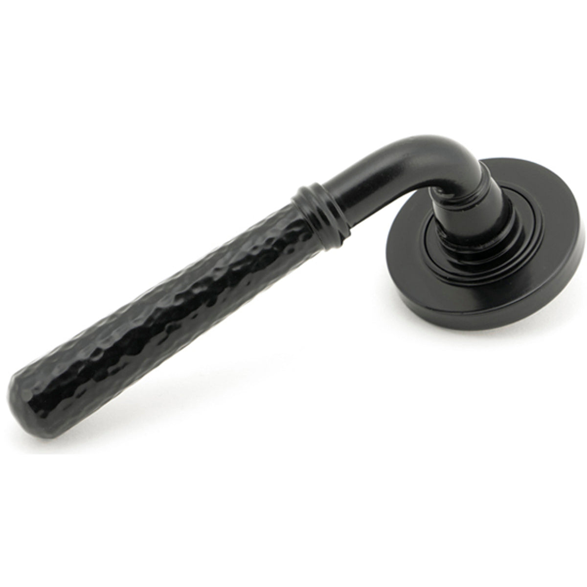 HAMMERED NEWBURY LEVER HANDLE+ROSE SPRUNG PLAIN 53x126x64 BLK