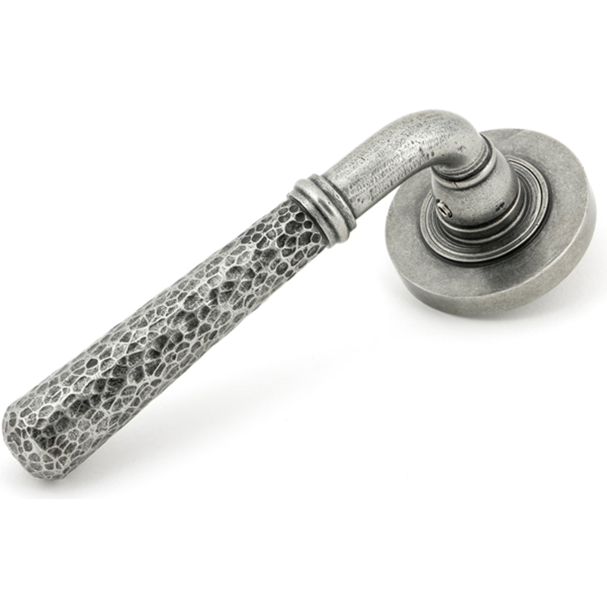 HAMMERED NEWBURY LEVER HANDLE+ROSE SPRUNG PLAIN 53x126x64 PEW