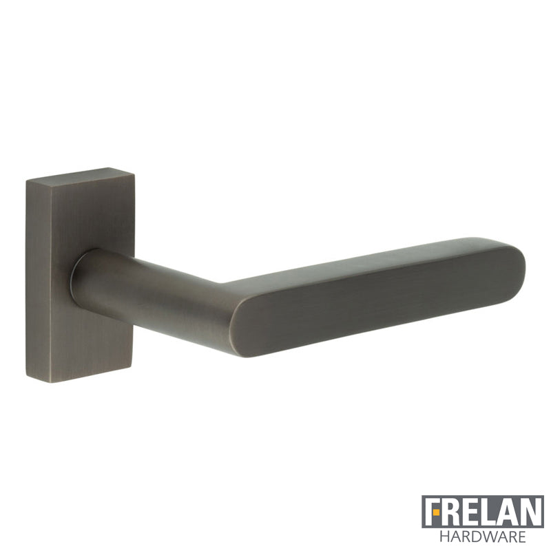 DOOR HANDLE RECTANGULAR ROSE MULTI POINT 140x25x75 DBZ