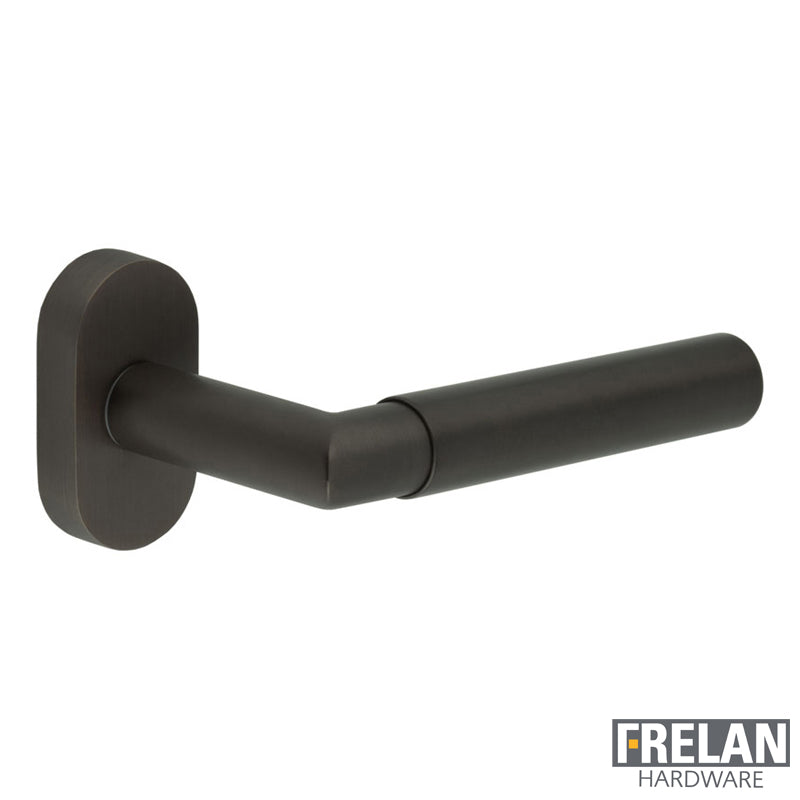 DOOR HANDLE OVAL ROSE MULTI POINT 135x22x69 DBZ