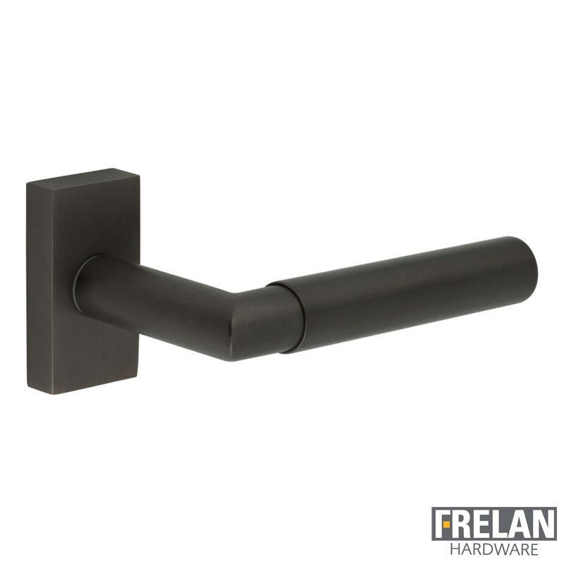 DOOR HANDLE RECTANGULAR ROSE MULTI POINT 135x22x69 DBZ