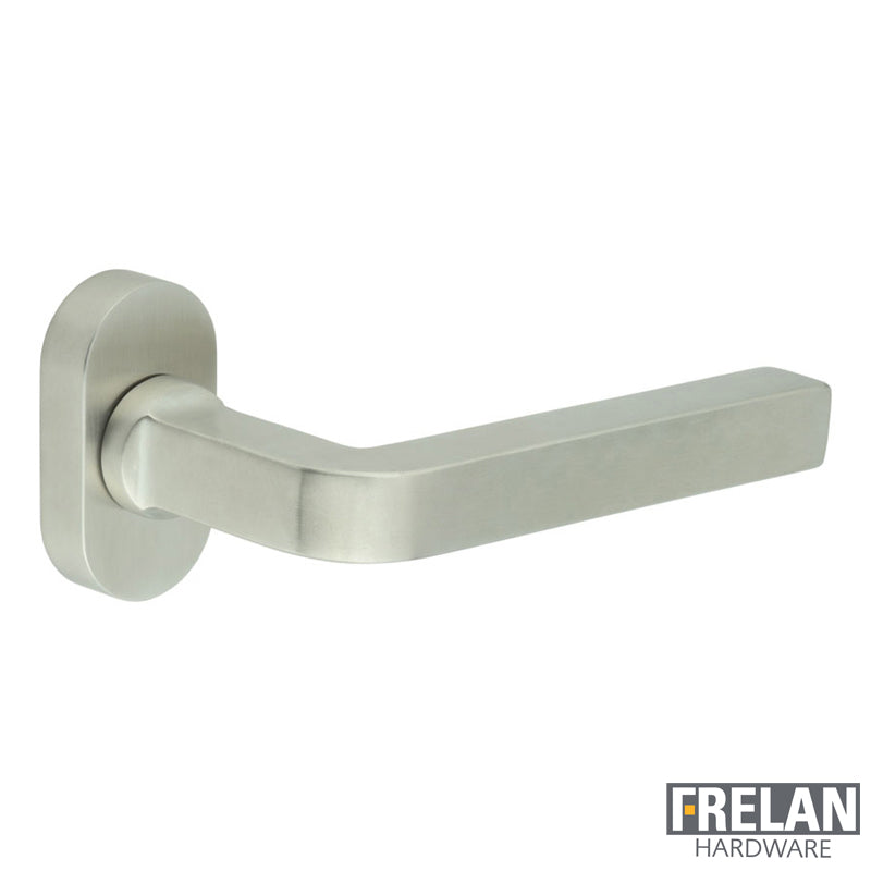 DOOR HANDLE OVAL ROSE MULTI POINT 138x18x66 SSS