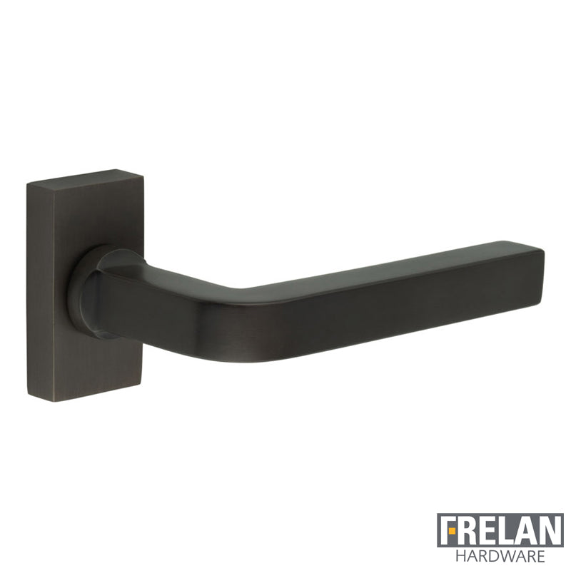 DOOR HANDLE RECTANGULAR ROSE MULTI POINT 138x18x66 DBZ
